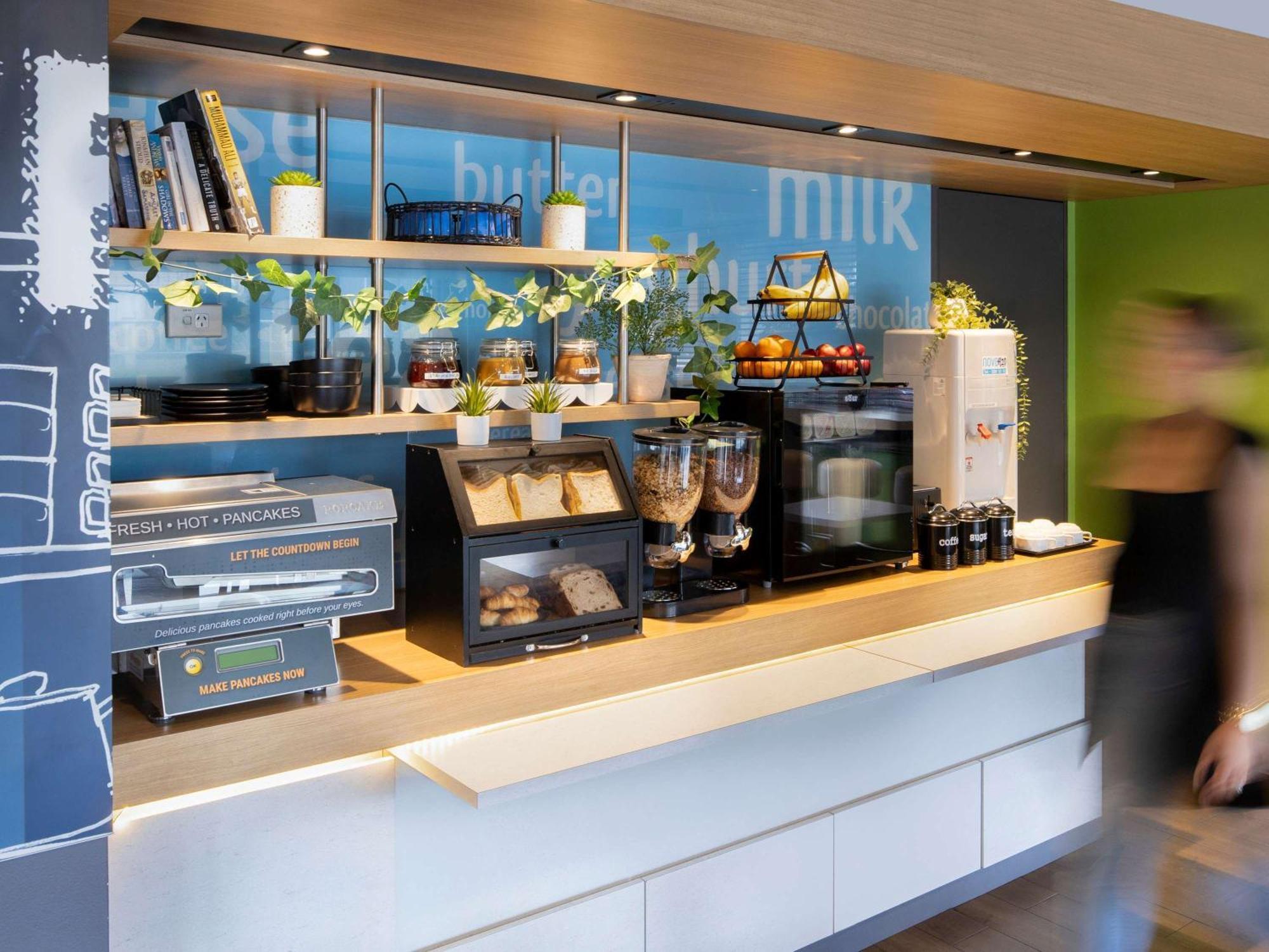 Ibis Budget - Casula Liverpool Eksteriør billede