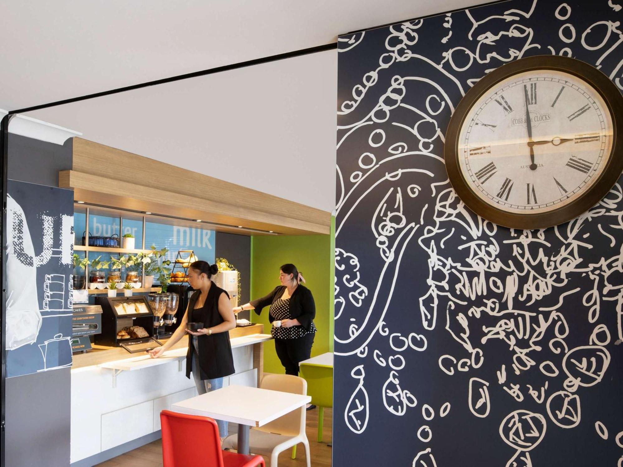 Ibis Budget - Casula Liverpool Eksteriør billede